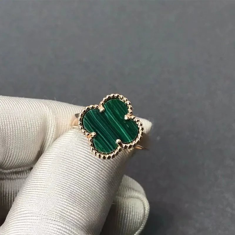 21V*a*n C*l*e* & A*r*p*e*l*