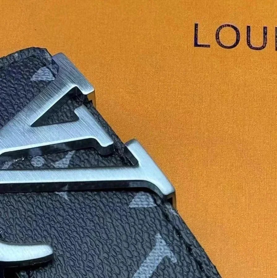 Black flower silver buckle